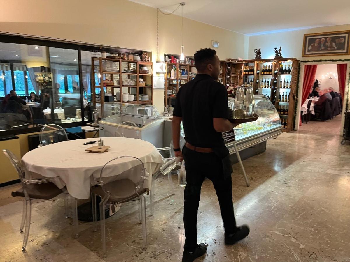 Hotel Sporting Brugherio Bagian luar foto