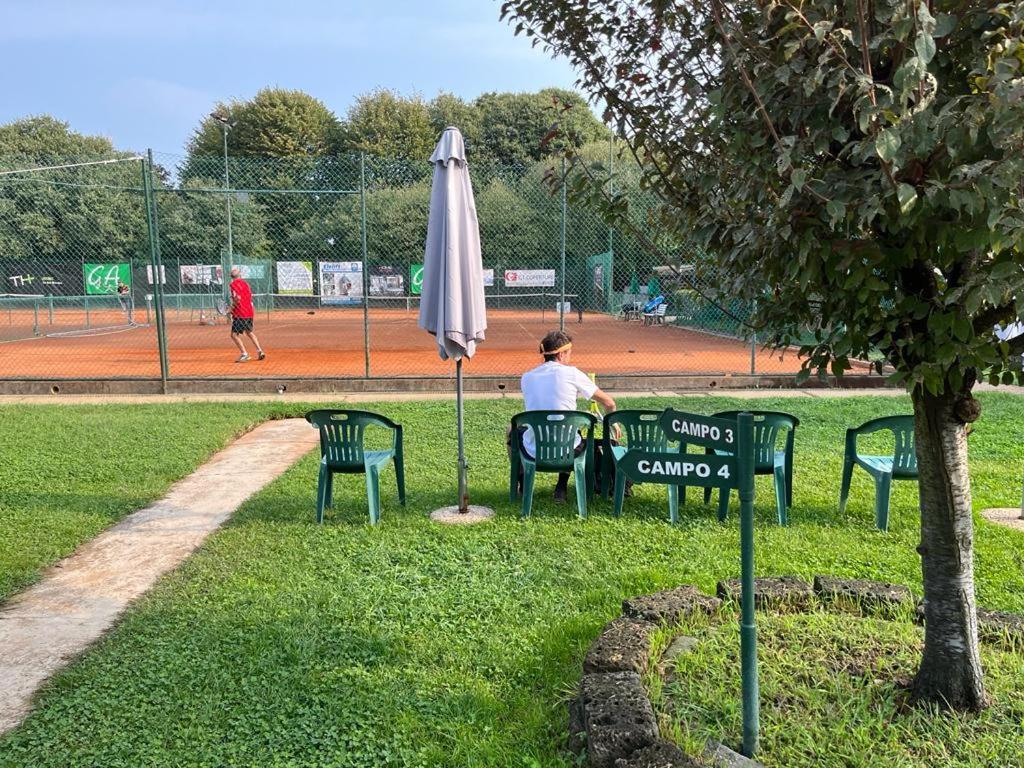 Hotel Sporting Brugherio Bagian luar foto