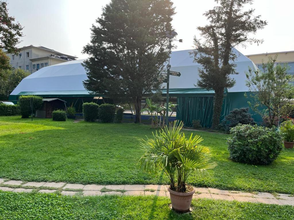 Hotel Sporting Brugherio Bagian luar foto