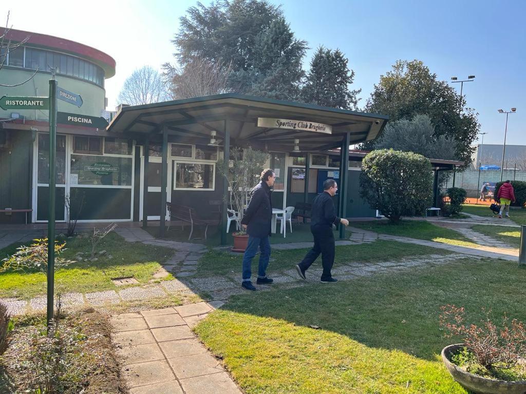 Hotel Sporting Brugherio Bagian luar foto