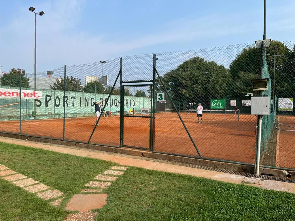 Hotel Sporting Brugherio Bagian luar foto