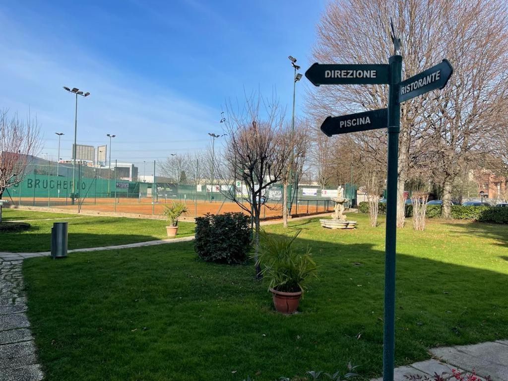 Hotel Sporting Brugherio Bagian luar foto