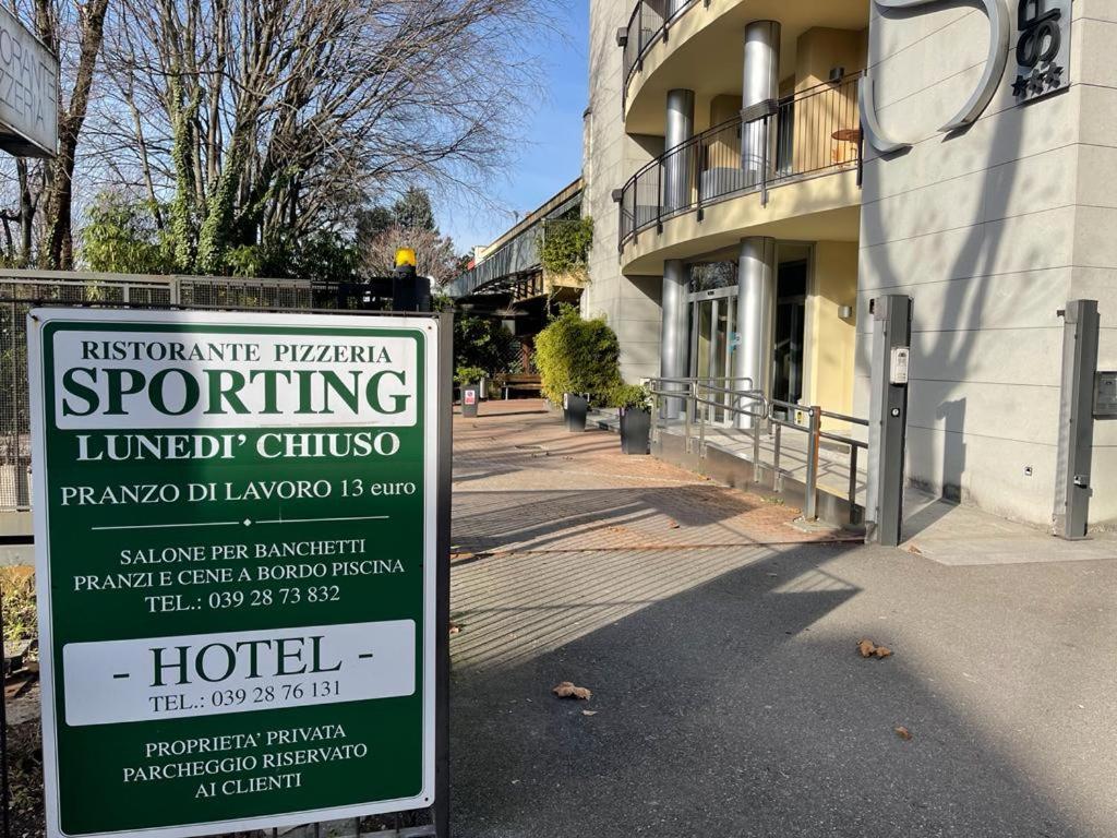 Hotel Sporting Brugherio Bagian luar foto