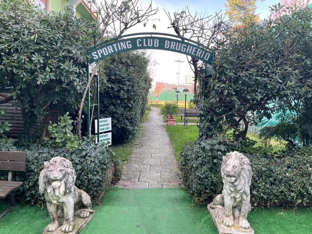 Hotel Sporting Brugherio Bagian luar foto