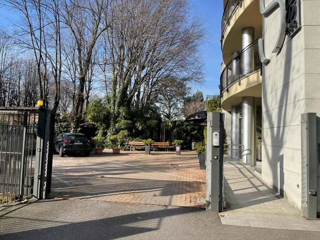 Hotel Sporting Brugherio Bagian luar foto