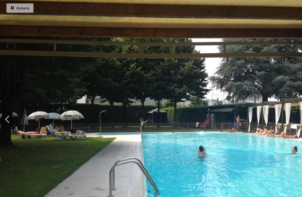 Hotel Sporting Brugherio Bagian luar foto