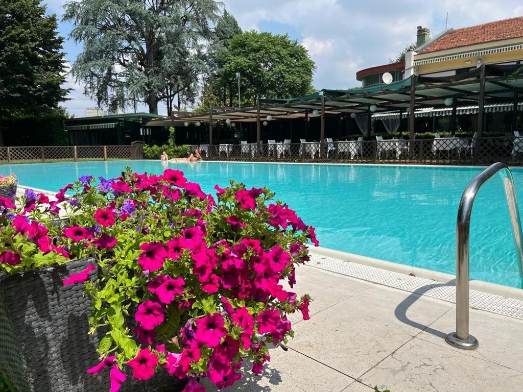 Hotel Sporting Brugherio Bagian luar foto