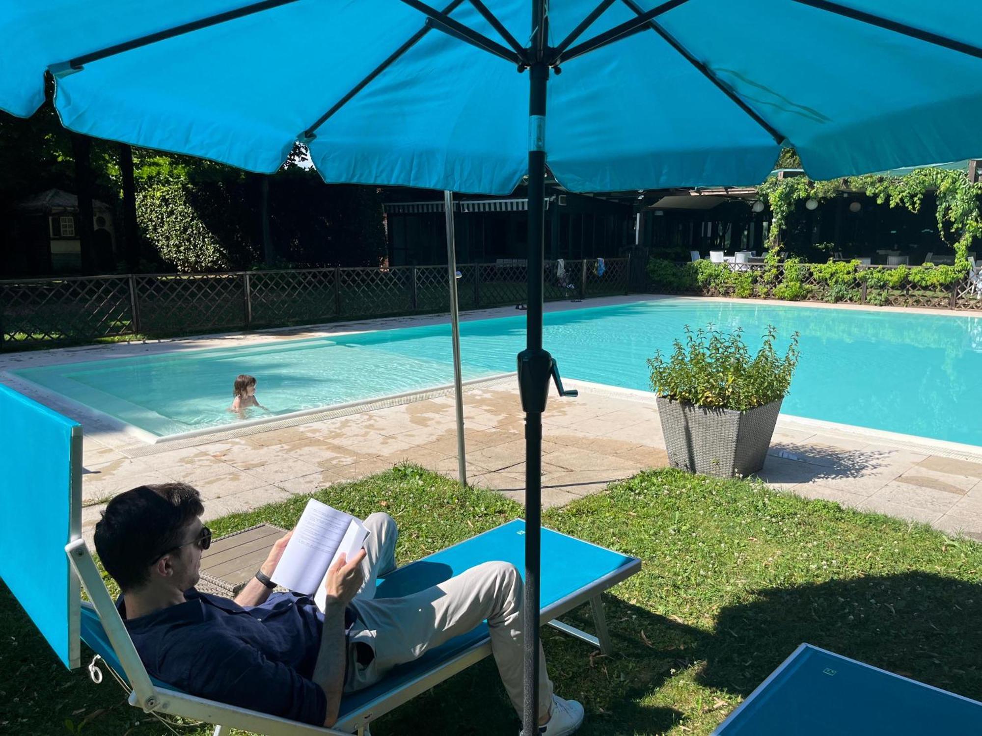 Hotel Sporting Brugherio Bagian luar foto