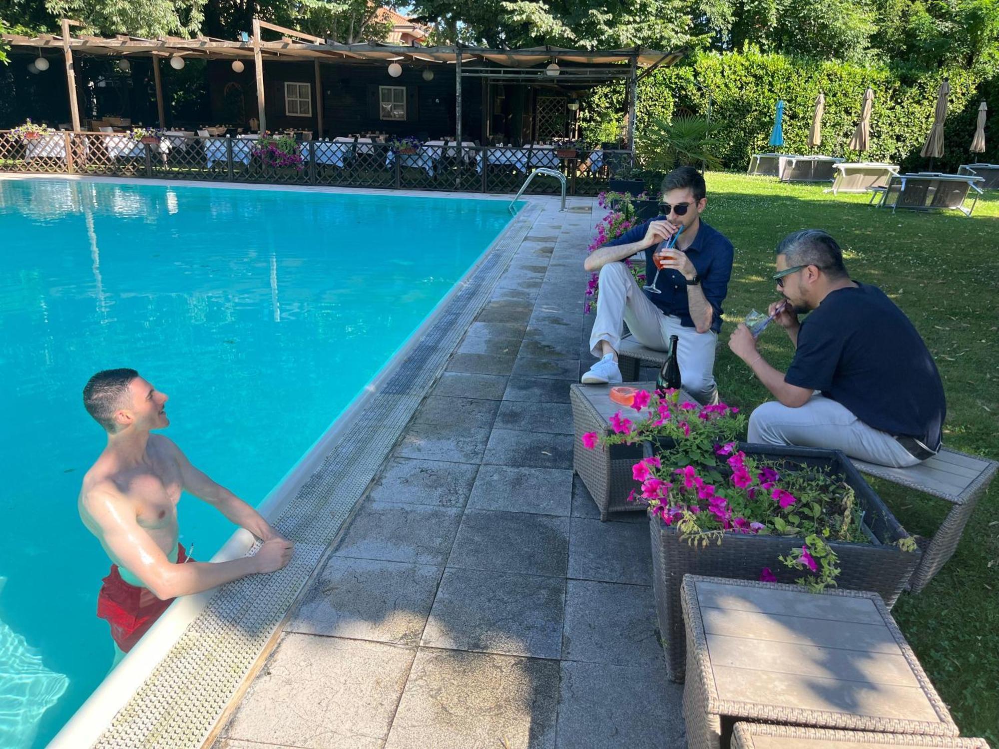 Hotel Sporting Brugherio Bagian luar foto
