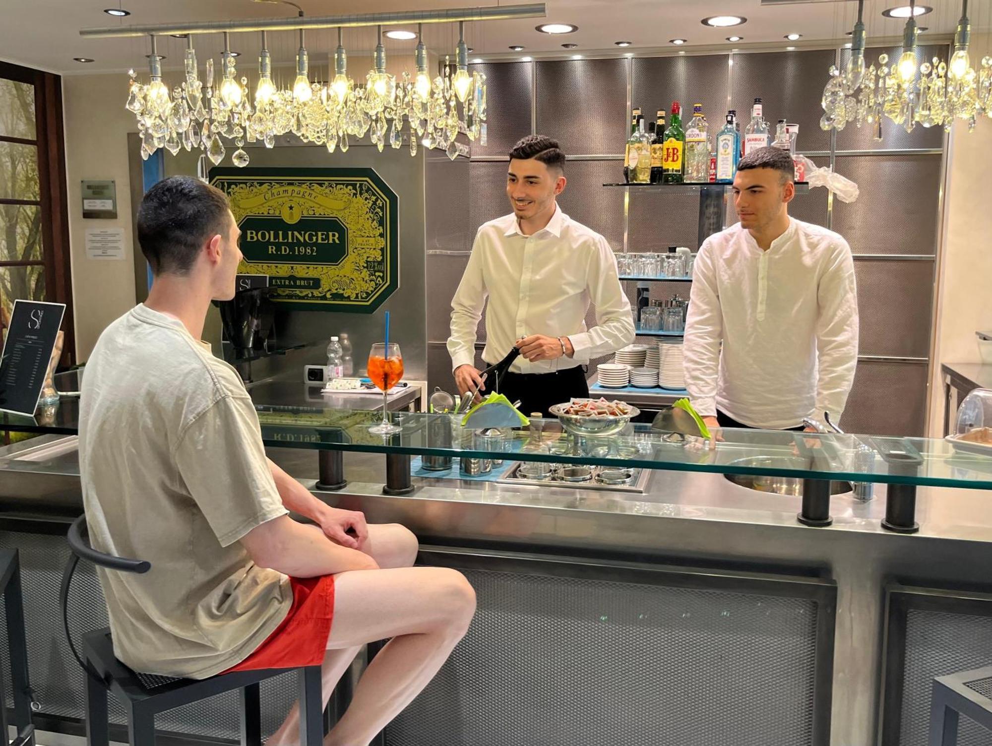 Hotel Sporting Brugherio Bagian luar foto