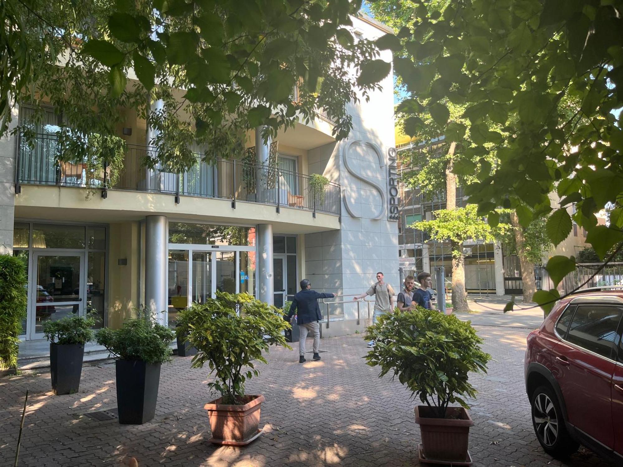 Hotel Sporting Brugherio Bagian luar foto