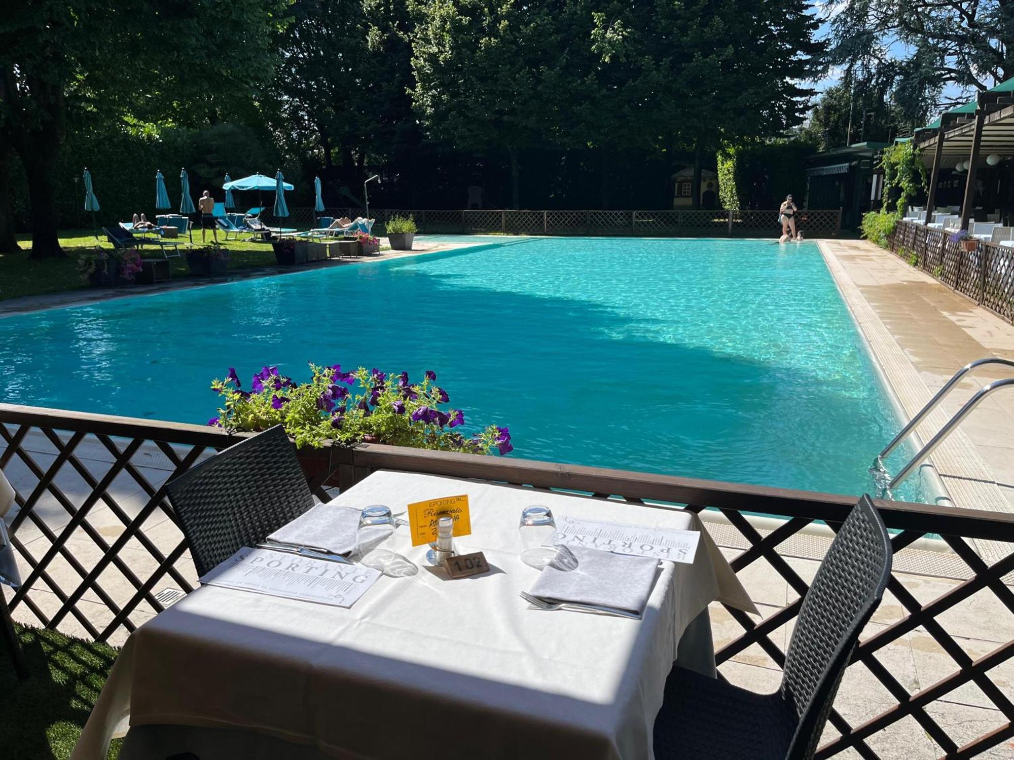 Hotel Sporting Brugherio Bagian luar foto